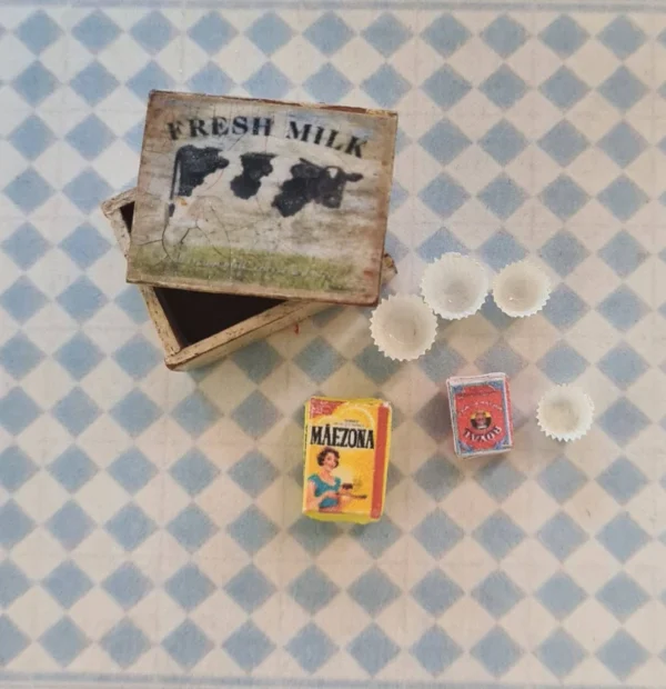 Miniature kitchen box, 1/12 scale