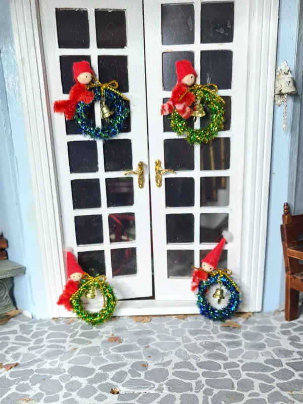 Dollhouse miniature Christmas Wreath, 1/12 scale - Imagen 2