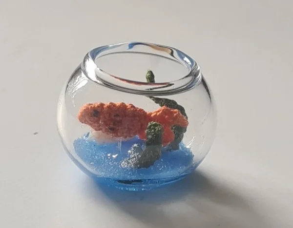 Fish bowl with crochet fish, 1/6 scale