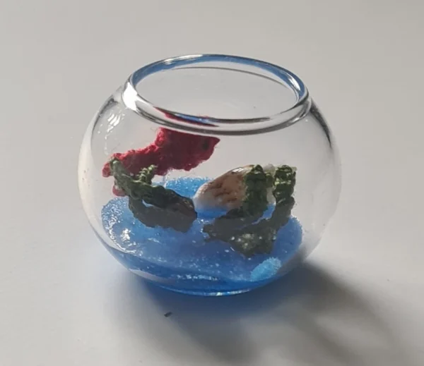 Fish bowl with crochet fish, 1/6 scale - Imagen 4