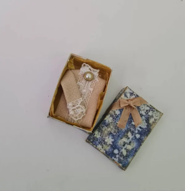 Miniature victorian blouse with box, 1/12 scale