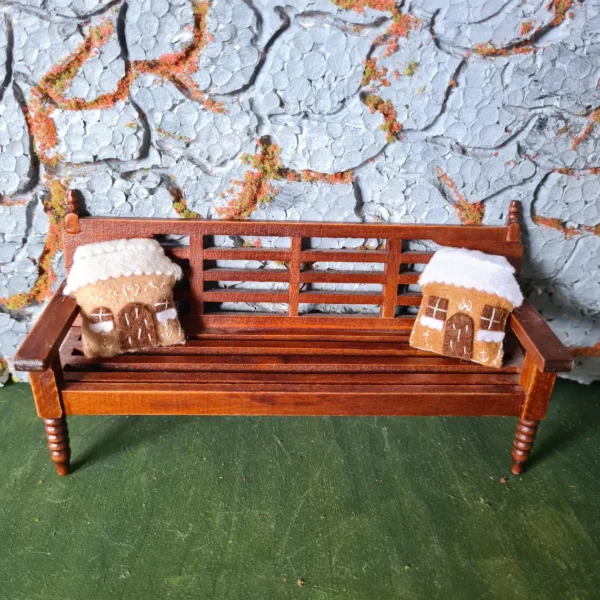 Dollhouse cushion, 1/12 scale - Imagen 2