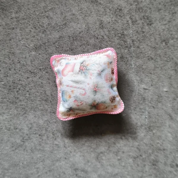 Dollhouse xmas cushion, 1/12 scale