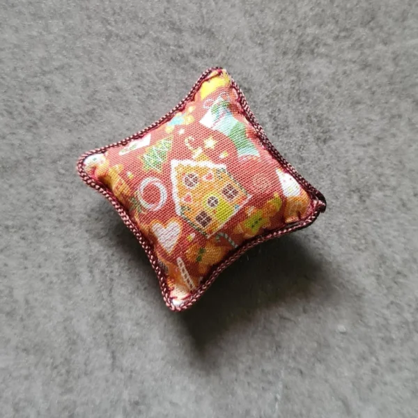 Dollhouse xmas cushion, 1/12 scale