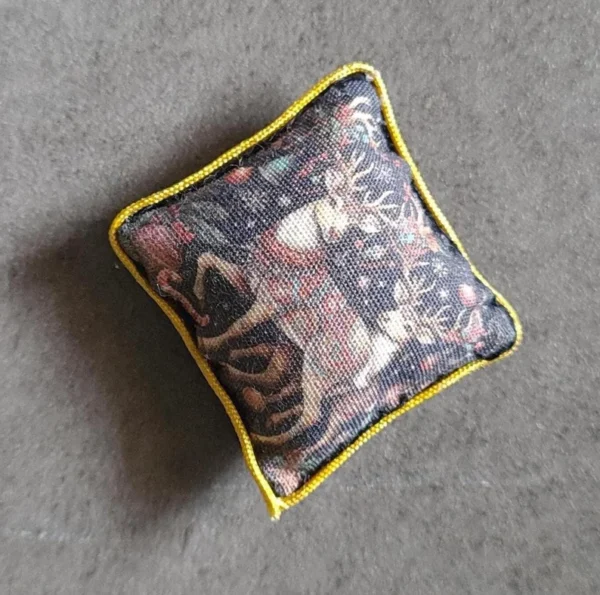 Dollhouse xmas cushion, 1/12 scale