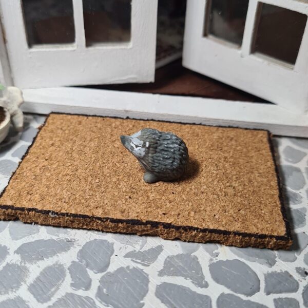 Dollhouse hedgehog, 1/12 scale