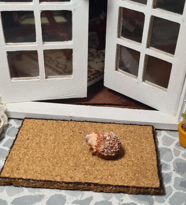 Dollhouse hedgehog, 1/12 scale