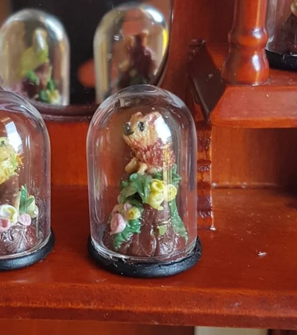 Dollhouse mouse in a glass dome, 1/12 scale - Imagen 2