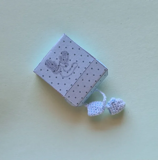 Miniature mittens, 1/12 scale - Imagen 3