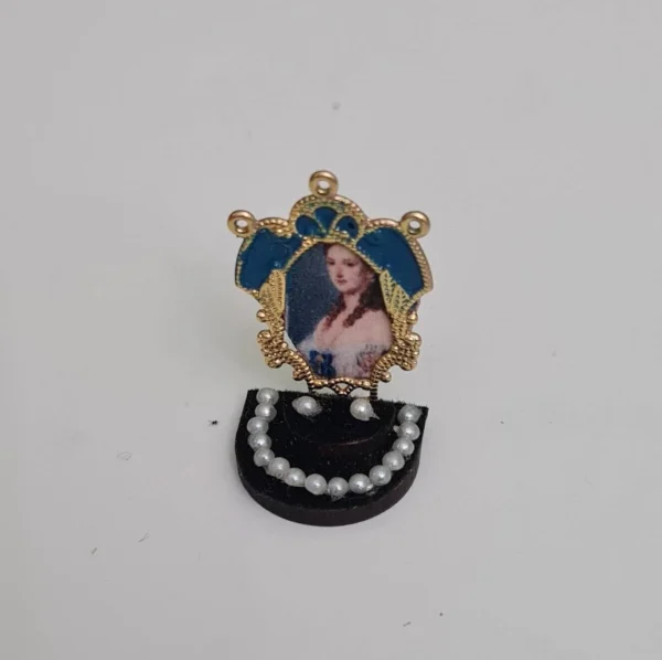 Miniature jewelry display, 1/12 scale