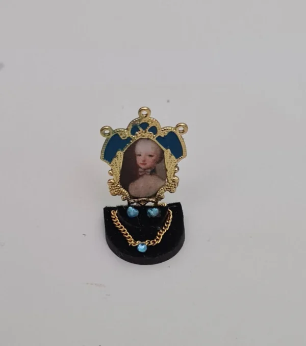 Miniature jewelry display, 1/12 scale