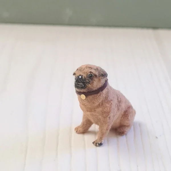 Dollhouse Miniature Pug Dog, 1/12 scale - Imagen 2