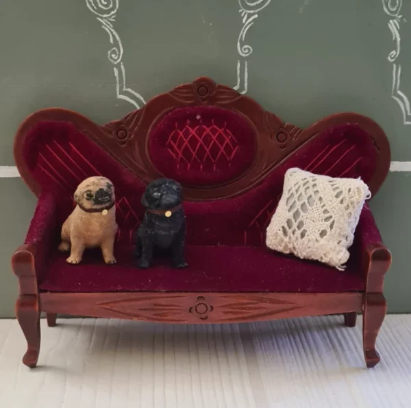 Dollhouse Miniature Pug Dog, 1/12 scale - Imagen 3