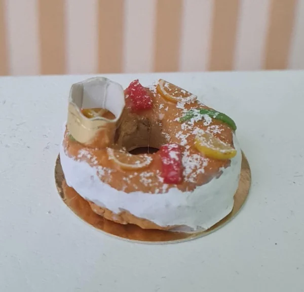 Dollhouse miniature spanish christmas cake, 1/2 scale