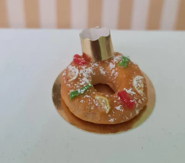 Dollhouse miniature spanish christmas cake, 1/2 scale