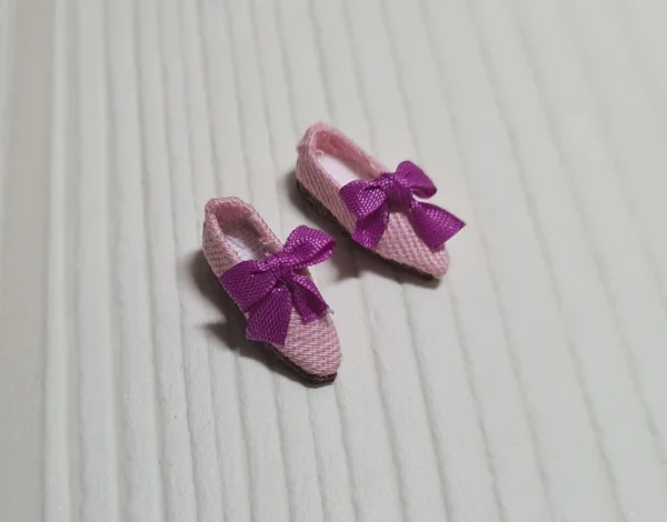 Shoes with old style box, 1/12 scale