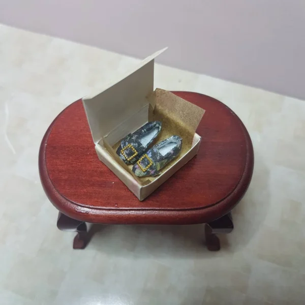 Shoes with old style box, 1/12 scale - Imagen 2
