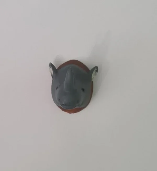 Dollhouse rhino head, 1/48 scale - Imagen 3