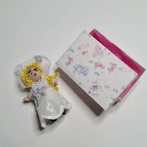 Dollhouse doll, 1/12 scale - Imagen 2
