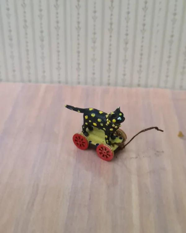 Dollhouse pull cat toy, 1/12 scale - Imagen 3