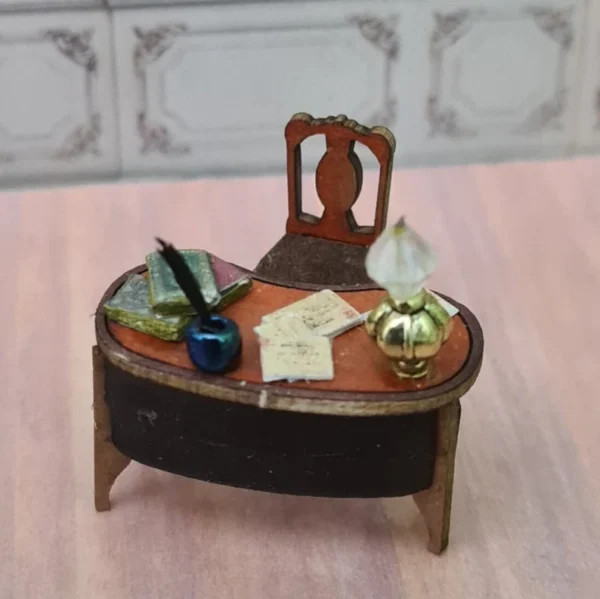 Dollhouse Edwardian style desk with chair, 1/48 scale - Imagen 3