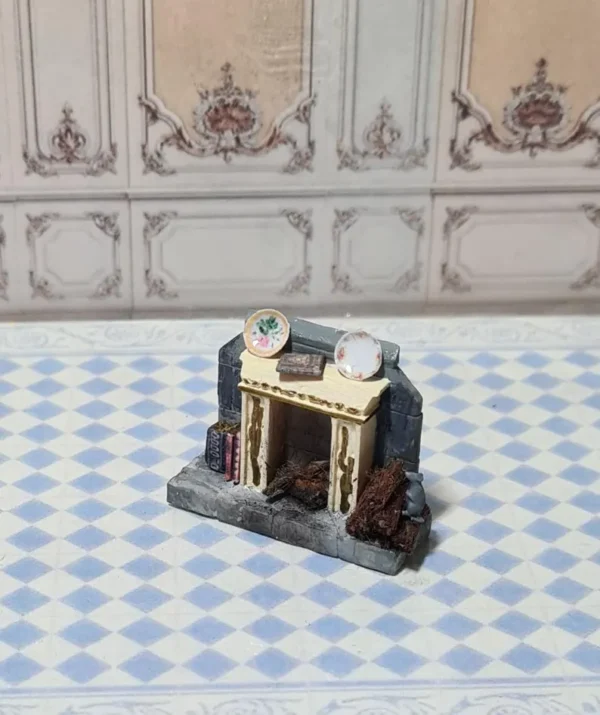 Dollhouse Miniature Decorated Fireplace with tiny mice, 1/48 scale - Imagen 2