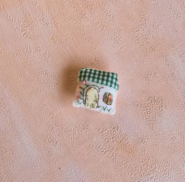 Dollhouse cushion, 1/12 scale