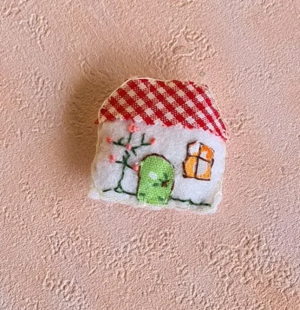 Dollhouse cushion, 1/12 scale