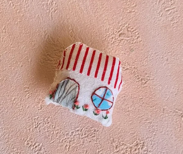 Dollhouse cushion, 1/12 scale