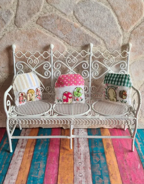 Dollhouse cushion, 1/12 scale - Imagen 2