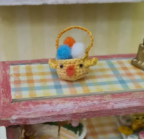 Dollhouse miniature Easter basket , 1/12 scale - Imagen 2