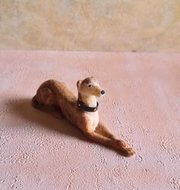 Dollhouse Greyhound dog, 1/12 scale - Imagen 2