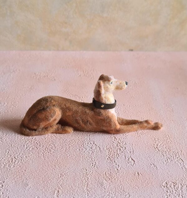 Dollhouse Greyhound dog, 1/12 scale - Imagen 3