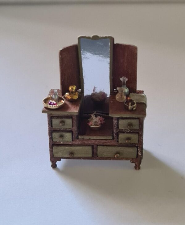 Dollhouse Vanity table with accessories, 1/48 scale - Imagen 2