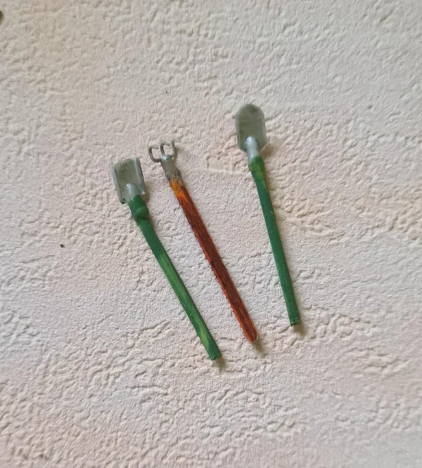 Dollhouose garden tool set, 1/48 scale - Imagen 2