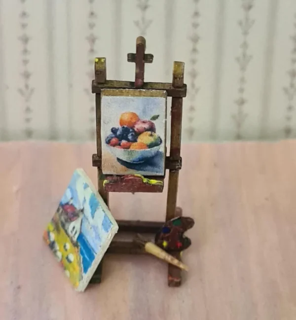 Dollhouse painter's easel with accessories (glued on), 1/48 scale