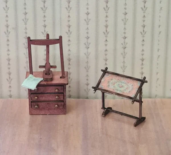 Dollhouse linen press and frame, 1/48 scale - Imagen 2