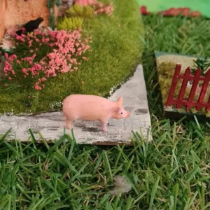 Dollhouse miniature pig, 1/48 scale