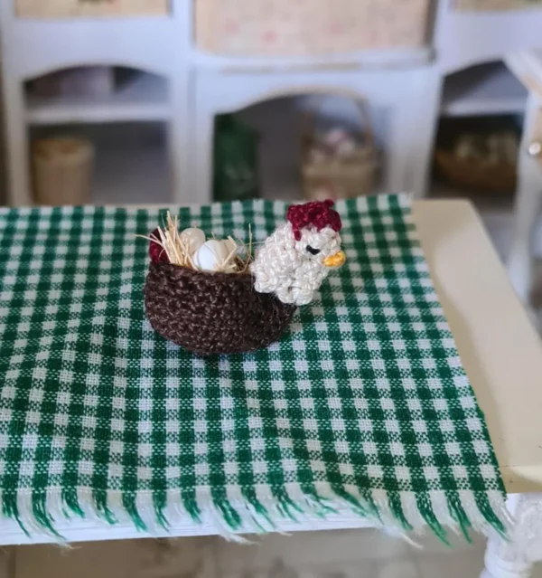 Dollhouse Miniature Egg Basket, 1/12 Scale - Imagen 2