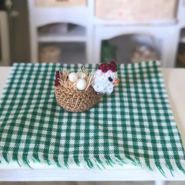 Dollhouse Miniature Egg Basket, 1/12 Scale - Imagen 3