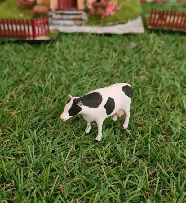 Dollhouse miniature cow, 1/48 scale