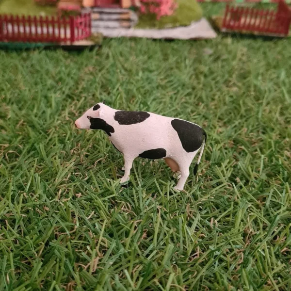 Dollhouse miniature cow, 1/48 scale