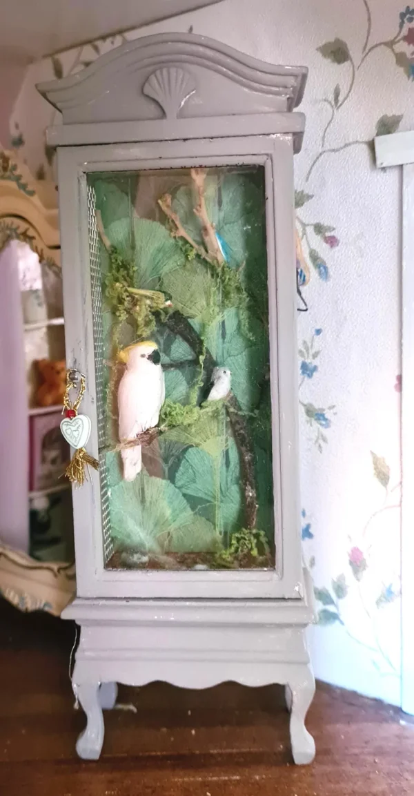 Dollhouse miniature aviary, 1/12 scale - Imagen 2