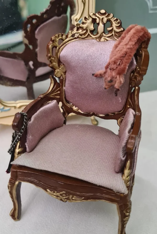 Dollhouse miniature fox brown stole, 1/12 scale - Imagen 3