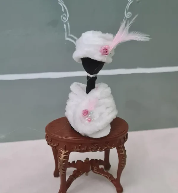 Dollhouse fur white hat and scarf, 1/12 Scale - Imagen 2