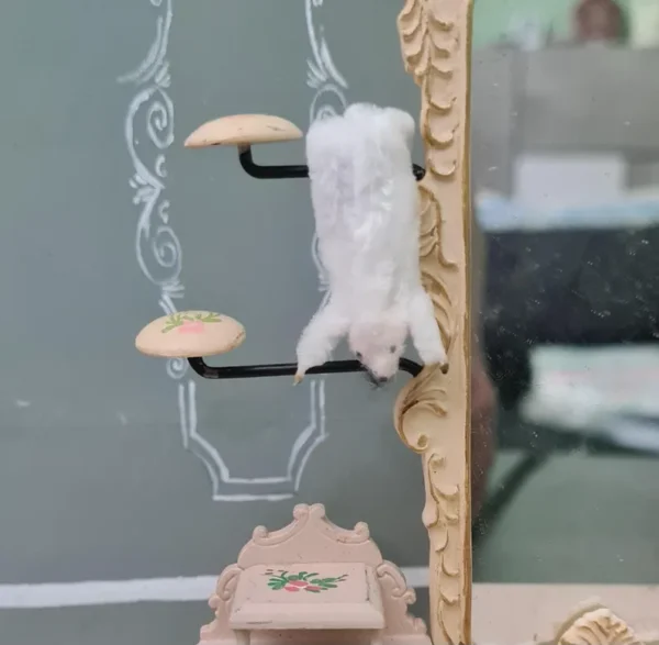 Dollhouse miniature fox white stole, 1/12 scale - Imagen 2