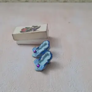 Dollhouse Miniature Vintage Shoes, 1/12 scale