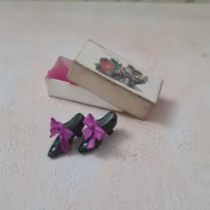 Dollhouse Miniature Vintage Shoes, 1/12 scale