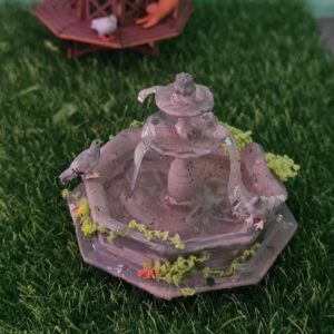 Dollhouse fountain, 1/48 scale with doves