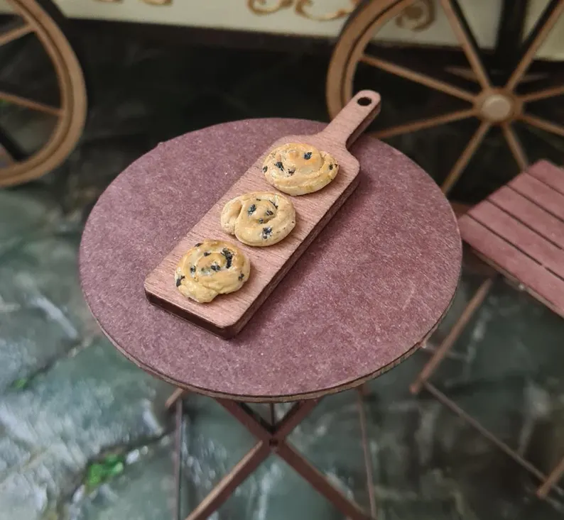 Handmade Miniature Sweet Rolls Set – Dollhouse Food 1:12 Scale – Realistic Bakery Display - Imagen 3